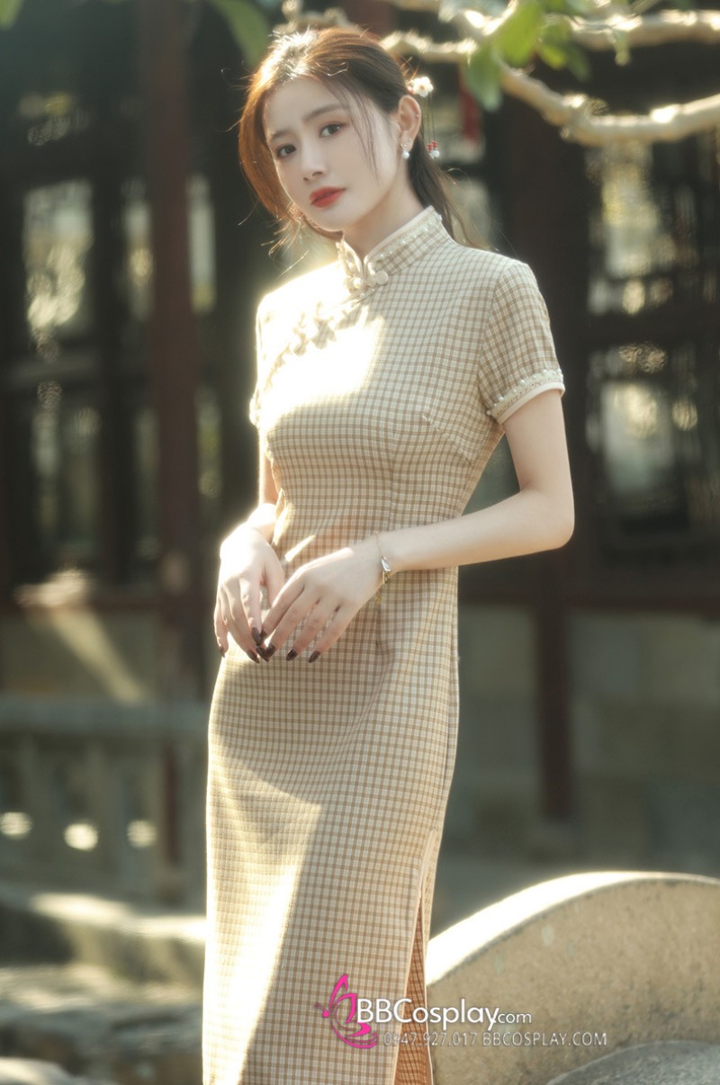 Sườn Xám Thượng Hải Nền Kem Caro Viền Ngọc Trai