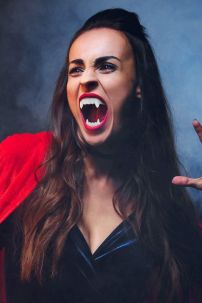 Siêu Rẻ - Răng Nanh Ma Cà Rồng Màu Trắng