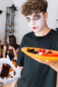 Siêu Rẻ - Răng Nanh Ma Cà Rồng Màu Trắng