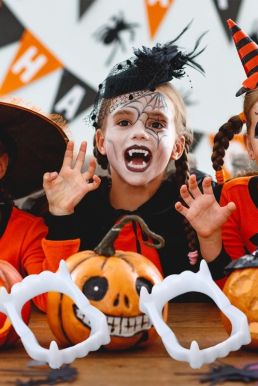 Siêu Rẻ - Răng Nanh Ma Cà Rồng Màu Trắng