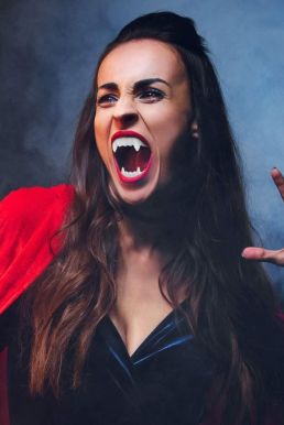 Siêu Rẻ - Răng Nanh Ma Cà Rồng Màu Trắng