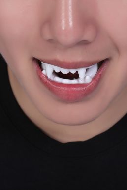 Siêu Rẻ - Răng Nanh Ma Cà Rồng Màu Trắng