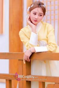 Hanbok Gấm Cao Cấp Chuẩn Hàn Áo Vàng Váy Trắng Kem