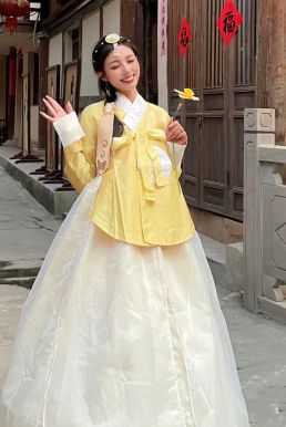 Hanbok Gấm Cao Cấp Chuẩn Hàn Áo Vàng Váy Trắng Kem