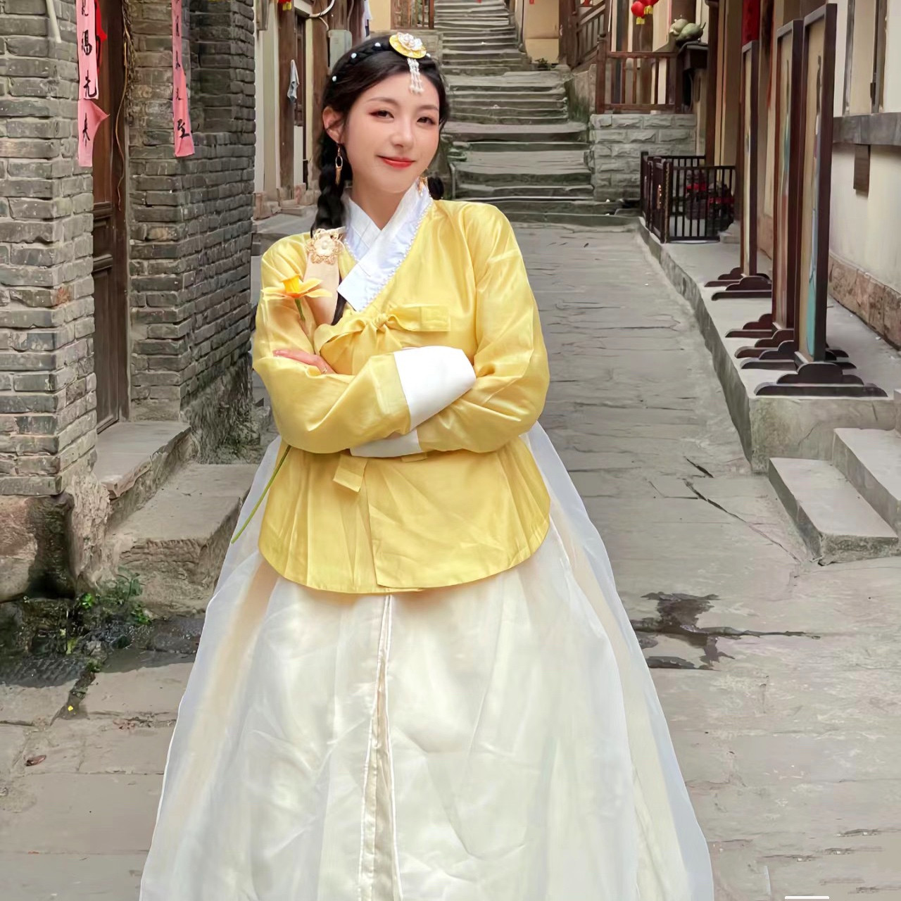 Hanbok Gấm Cao Cấp Chuẩn Hàn Áo Vàng Váy Trắng Kem