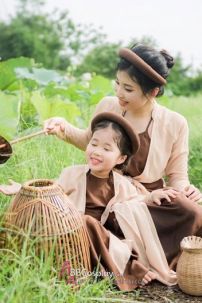 Trang Phục Tứ Thân Ao Sen Áo Kem Váy Nâu