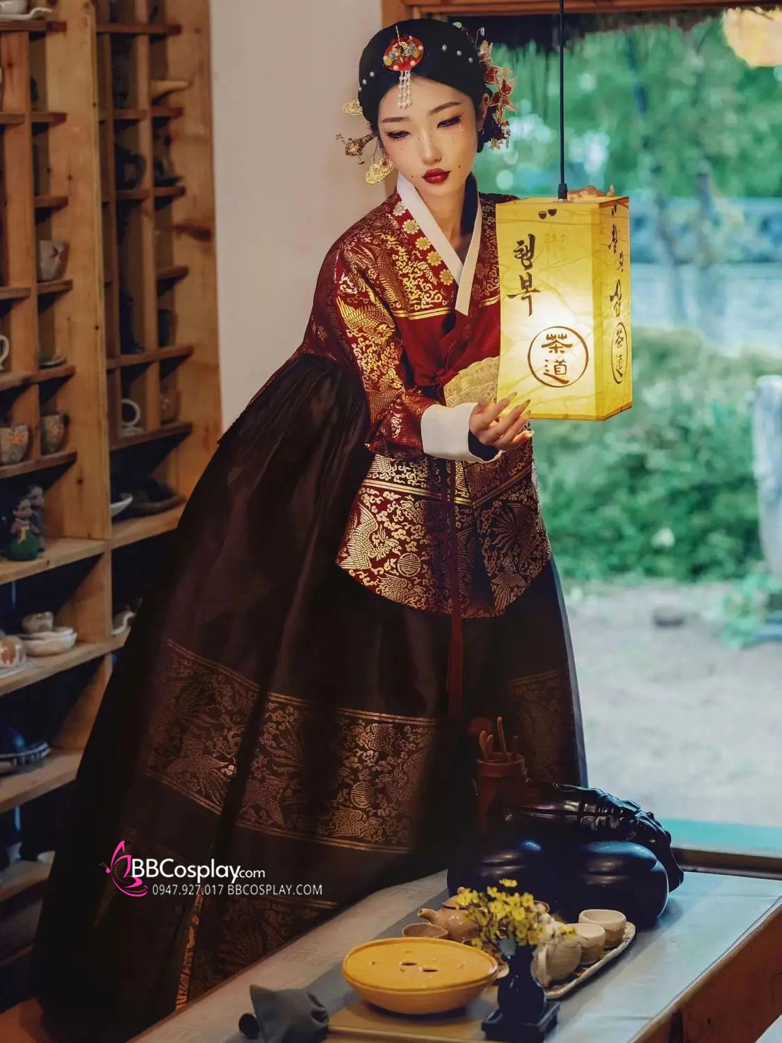 Hanbok Hoàng Cung Hàn Quốc - Áo Đỏ Váy Đen