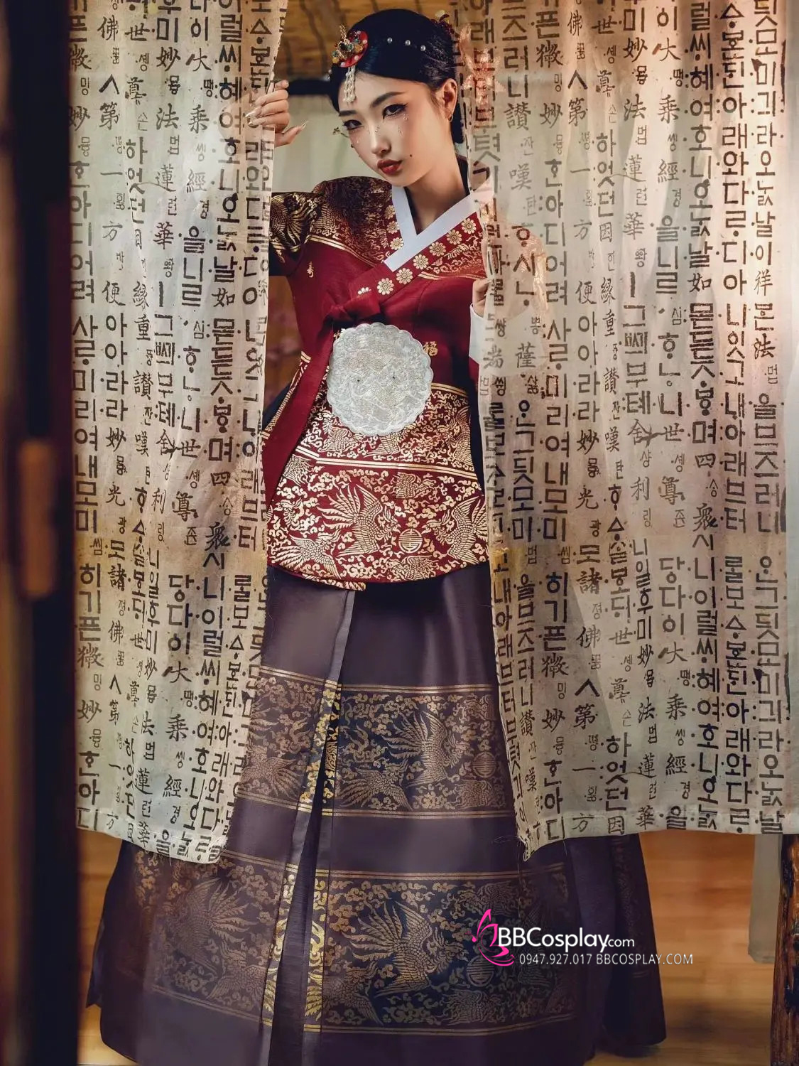 Hanbok Hoàng Cung Hàn Quốc - Áo Đỏ Váy Đen