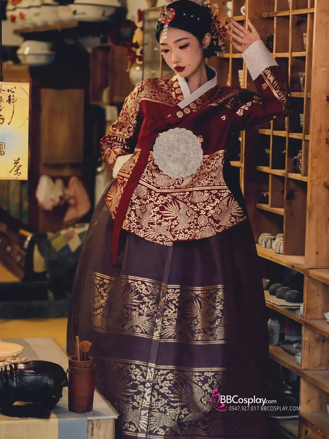 Hanbok Hoàng Cung Hàn Quốc - Áo Đỏ Váy Đen