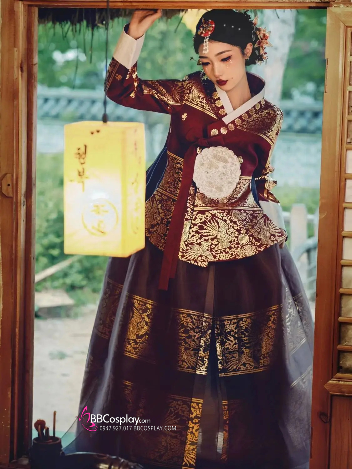 Hanbok Hoàng Cung Hàn Quốc - Áo Đỏ Váy Đen