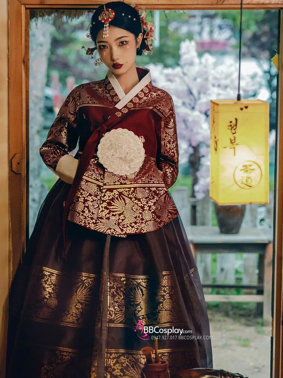 Hanbok Hoàng Cung Hàn Quốc - Áo Đỏ Váy Đen