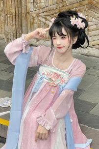 Hán Phục Xuân Hoa Tiên Vũ