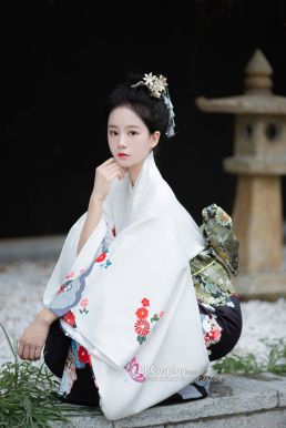 Áo Kimono Yukata Trắng Chân Đen Tặng Kèm Thắt Lưng