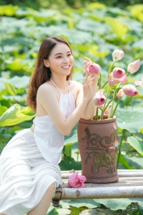 Yếm Trắng Đụp Trắng Thanh Khiết Hồ Sen