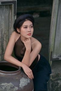 Bộ Yếm Nâu Chụp Ảnh Nghệ Thuật Việt Nam