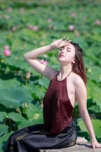 Bộ Yếm Nâu Chụp Ảnh Nghệ Thuật Việt Nam