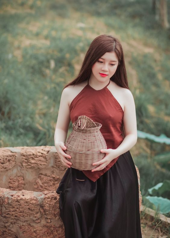 Bộ Yếm Nâu Chụp Ảnh Nghệ Thuật Việt Nam