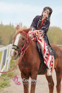 Hán Phục Tây Tạng Áo Đỏ Váy Kem Phối Khoác Đen