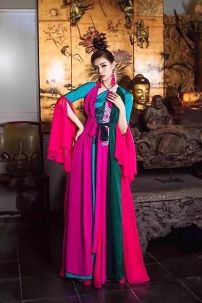 Bộ Đầm Tứ Thân Múa Xanh Hồng Cách Điệu