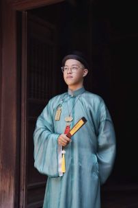 Áo Ngũ Thân Xanh Ngọc Trầm Tơ Xước Cho Nam