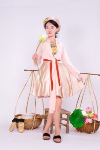 Bộ Tứ Thân Cách Tân Váy Ngắn Màu Hồng Phấn