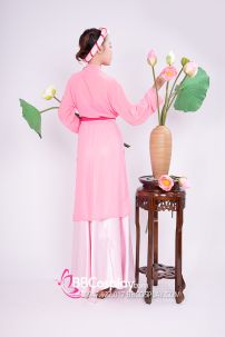 Bộ Tứ Thân Hồng Cánh Sen Của Chị Ba Vào Thăm Phủ Chúa