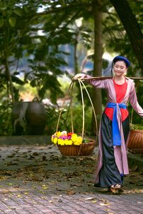 Áo Tứ Thân Trắng Yếm Nâu