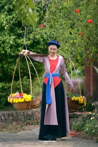 Áo Tứ Thân Trắng Yếm Nâu