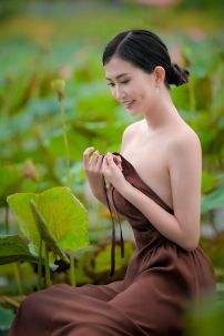 Áo Tứ Thân Trắng Yếm Nâu