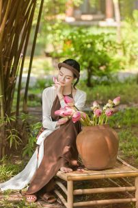 Áo Tứ Thân Trắng Yếm Nâu