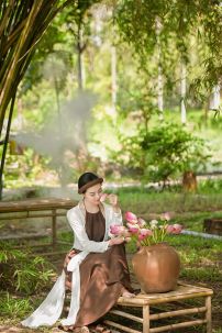 Áo Tứ Thân Trắng Yếm Nâu