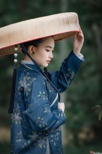 Áo Tấc Tay Chẽn Xanh Đen - Người Vợ Cuối Cùng