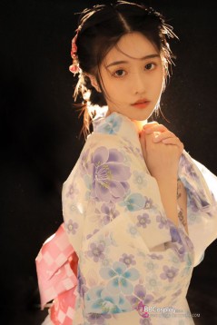 Áo Yukata Hoa Tím Du Ngoạn Giữa Trời Tuyết Tặng Kèm Thắt Lưng