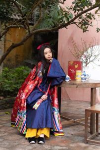 Ngũ Thân Xanh Navy Lót Đỏ Phối Nhật Bình Độc Đáo Trẻ Trung