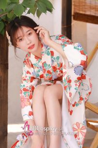 Áo Yukata Trắng Nền Hoa Caro Đỏ