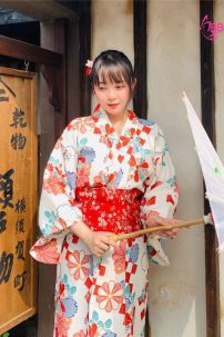 Áo Yukata Trắng Nền Hoa Caro Đỏ