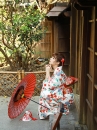 Áo Yukata Trắng Nền Hoa Caro Đỏ