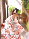 Áo Yukata Trắng Nền Hoa Caro Đỏ