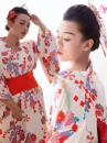 Áo Yukata Trắng Nền Hoa Caro Đỏ