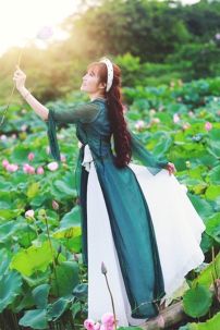 Tứ Thân Xanh Yếm Trắng Váy Trắng Ao Sen