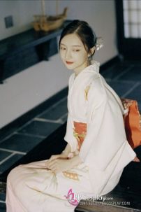 Áo Yukata Trắng Hồng Hoạ Tiết Bướm Nhẹ Nhàng