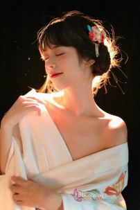 Áo Yukata Trắng Hồng Hoạ Tiết Bướm Nhẹ Nhàng