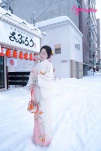 Áo Yukata Trắng Hồng Hoạ Tiết Bướm Nhẹ Nhàng