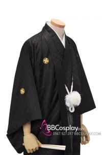 Đồ Hakama Sọc Trắng Đen Kèm Haori Đen Có Gia Huy Hình Lông Vũ Diều Hâu