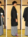 Trang Phục Hakama Sọc Trắng Đen Kèm Haori Đen Có Gia Huy Hình Lông Vũ Diều Hâu