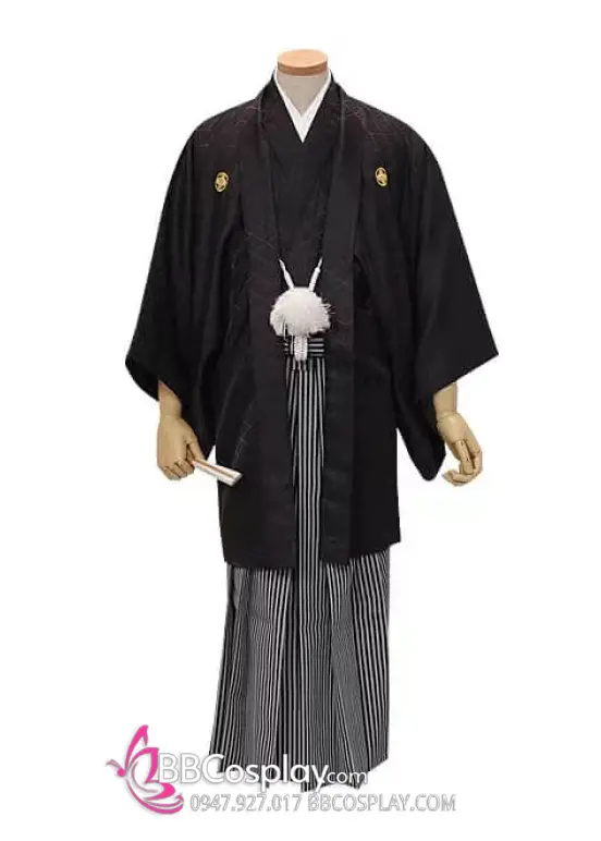 Trang Phục Hakama Sọc Trắng Đen Kèm Haori Đen Có Gia Huy Hình Lông Vũ Diều Hâu
