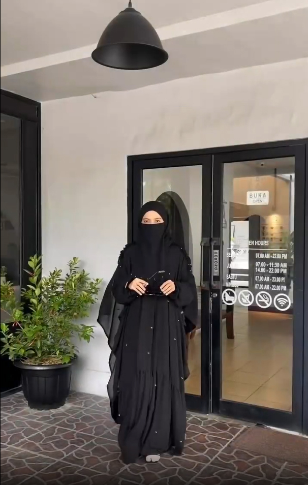 Trang Phục Phụ Nữ Hồi Giáo Đính Hột Màu Đen