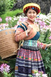 Trang Phục Hmong Bắc Hà - Mẫu Không Cườm