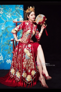 Hỉ Phục Đỏ Tua Rua Thêu Hình Chim Khổng Tước