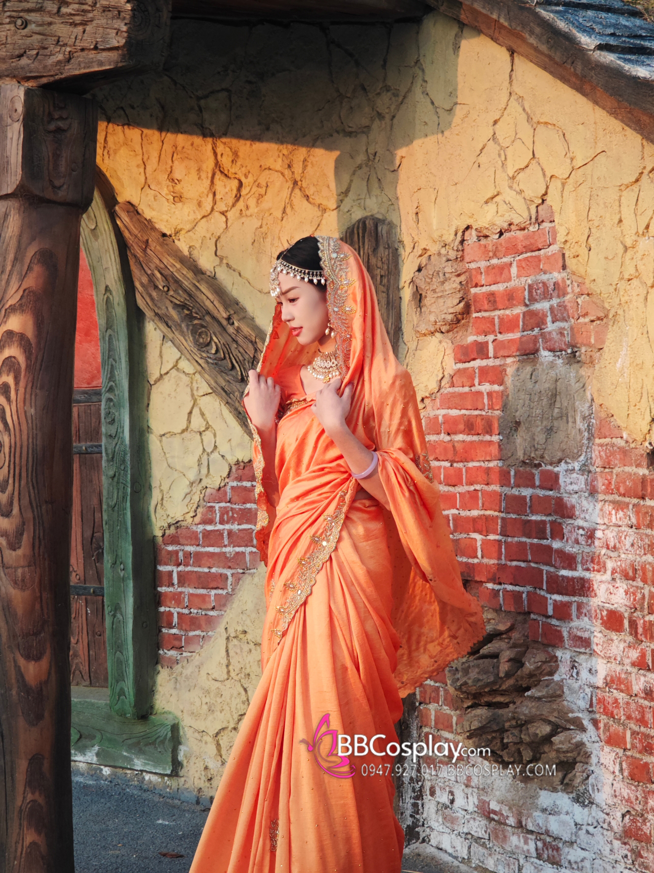 Trang Phục Sari Ấn Độ Cam Viền Nhũ Vàng